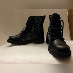 Sorel Boots Size 6.5 New with tags.